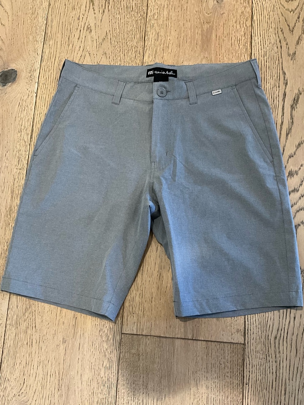 TravisMathew Gray Performance Golf Shorts Men's Size 32 NWOT Stretch